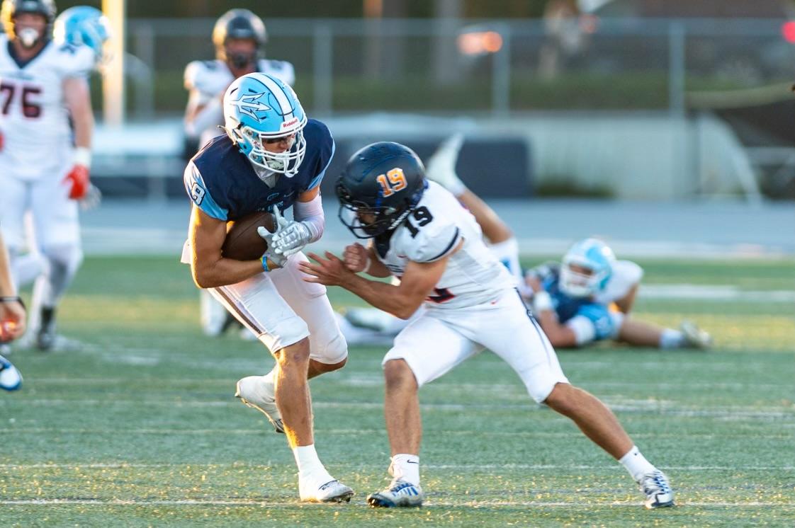 Corona Del Mar's wide receiver Russell Weir (8). (David Woolbert/David Woolbert Photography)