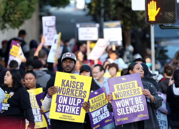 Striking Kaiser Permanente workers hold signs as they march in front of the Kaiser Permanente San Francisco Medical Center on Oct. 4, 2023. (Justin Sullivan/Getty Images)