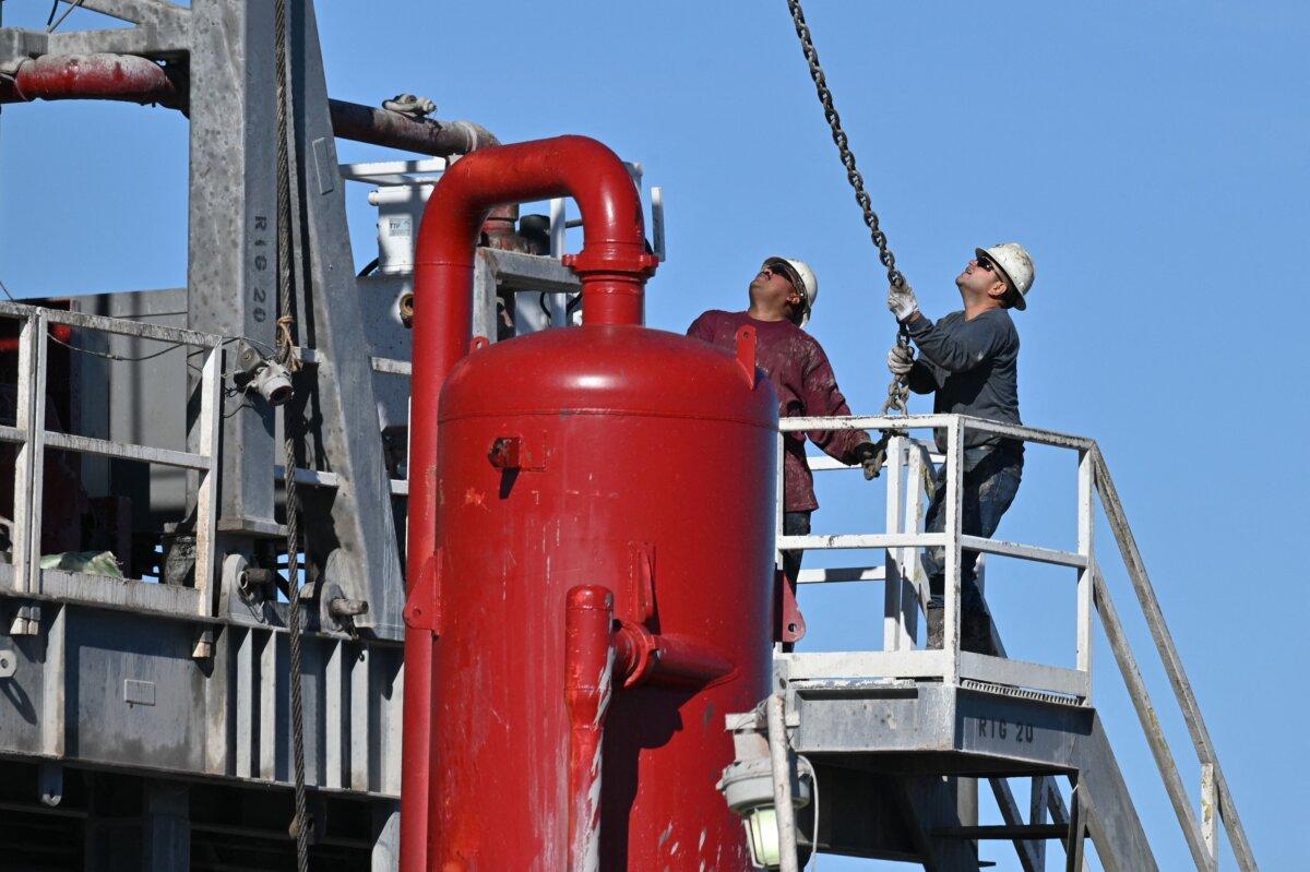 Crews work to disassemble a Controlled Thermal Resources drilling rig to mine lithium and produce geothermal energy in Calipatria, Calif., on Dec. 15, 2021. (Robyn Beck/AFP via Getty Images)