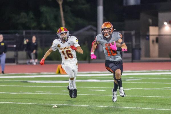 Orange High School sophomore Wesley Lundell (10) runs with the ball in a recent game. (Courtesy of Aaron Jacoby)