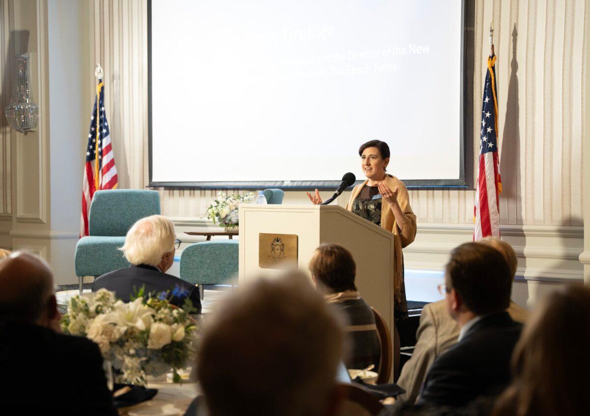 Cindy Drukier, editor and producer for The Epoch Times and host of NTD’s “International Reporters Roundtable,” speaks at The Epoch Times 2023 Annual Gala, held in Newport Beach, Calif., on Oct. 28, 2023. (Oksana Khan/The Epoch Times)