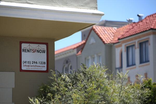 A rental vacancy sign is posted in front of an apartment in San Francisco on June 13, 2018. (Justin Sullivan/Getty Images)
