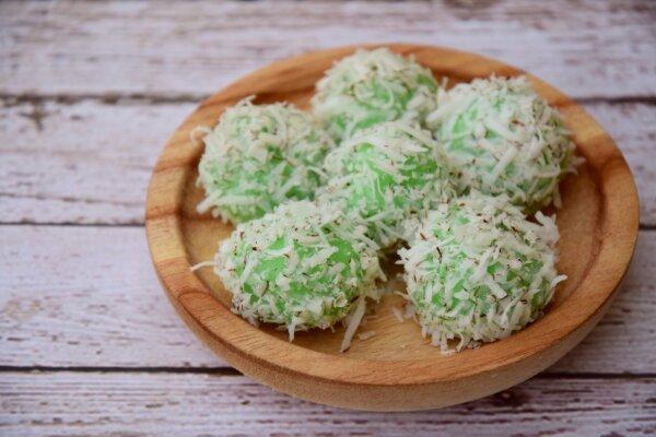 Klepon, a pandan sweet rice ball. (iStock.com/AmalliaEka)