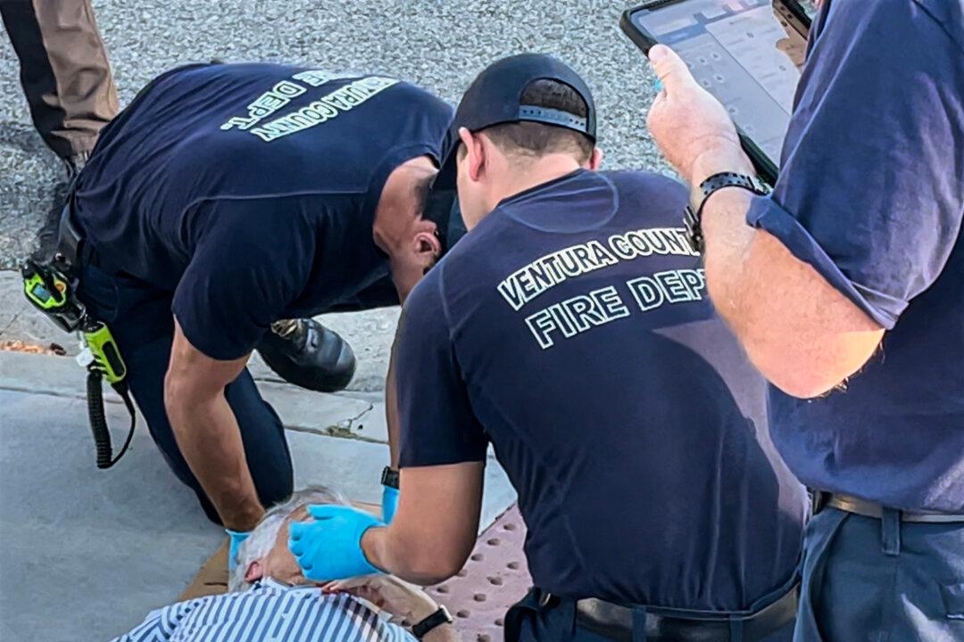 Left: Paramedics are on scene after Paul Kessler, 69, suffered a head injury in Thousand Oaks, Calif., on Nov. 5, 2023. Mr. Kessler died in the hospital on Nov. 6. Right: Paramedics assist Paul Kessler, 69, after he sustained a head injury during an altercation with a pro-Palestinian protester in Thousand Oaks, Calif., on Nov. 5, 2023. (Courtesy of Rabbi Mark Blazer)