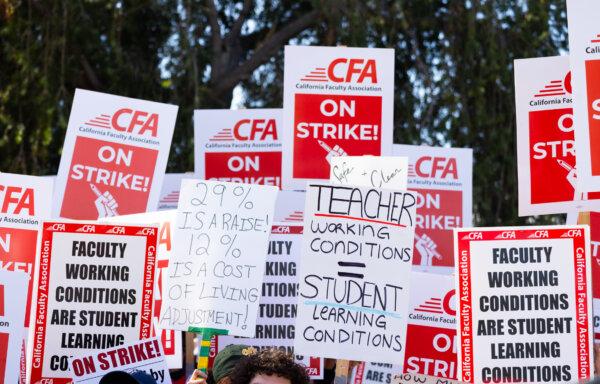 Strikers protest for higher wages and benefits at California Polytechnic State University of Pomona, in Pomona, Calif., on Dec. 4, 2023. (John Fredricks/The Epoch Times)
