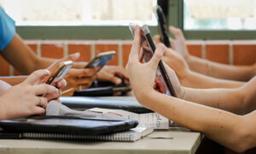California School District Bans Cell Phone Use for Middle Schoolers