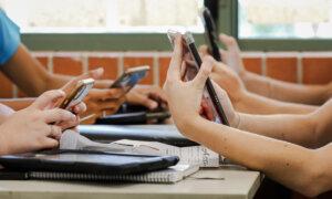 California School District Bans Cell Phone Use for Middle Schoolers
