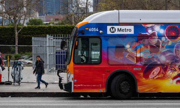 A bus awaits passengers in Los Angeles on March 20, 2023. (John Fredricks/The Epoch Times)