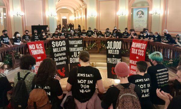 More than 1,000 protesters demanding an immediate cease-fire to the Israel-Hamas war in Gaza, Palestine, take over the California State Capitol building in Sacramento, Calif., on Jan. 3, 2023. (Travis Gillmore/The Epoch Times)