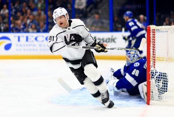Carl Grundstrom (91) of the Los Angeles Kings looks to pass in the first period during a game against the Tampa Bay Lightning in Tampa, Fla., on Jan. 9, 2024. (Mike Ehrmann/Getty Images)