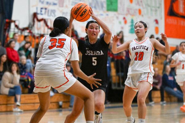 Freshman Rosie Santos (5) plays for the JSerra Catholic High School’s girls’ basketball team in a recent game. (Courtesy of Dylan Stewart)