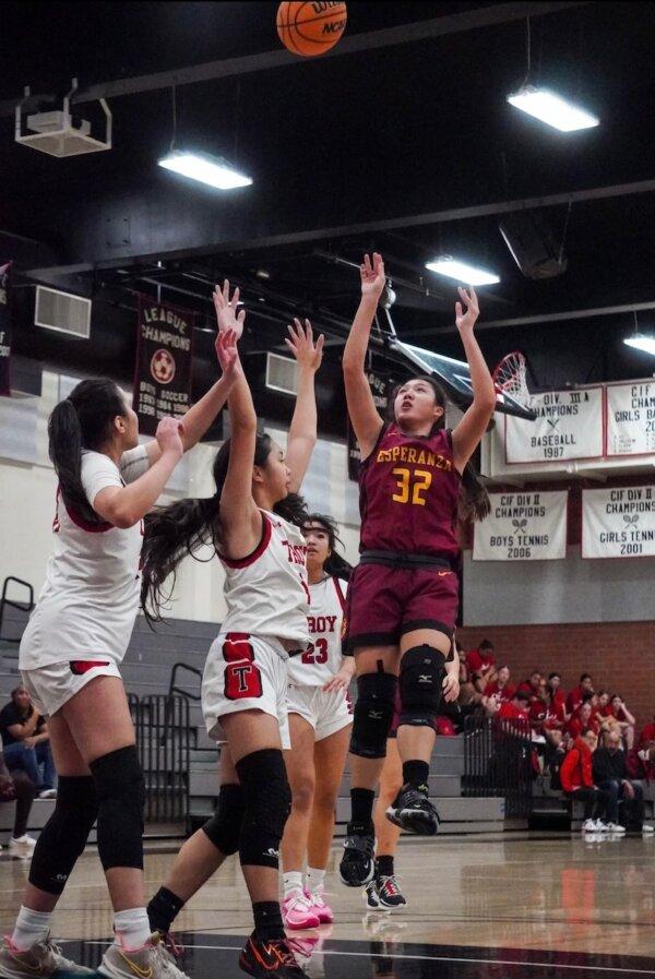Esperanza High School sophomore Madi Lam (32) plays in a recent basketball game. (Courtesy of Hope Goddard)