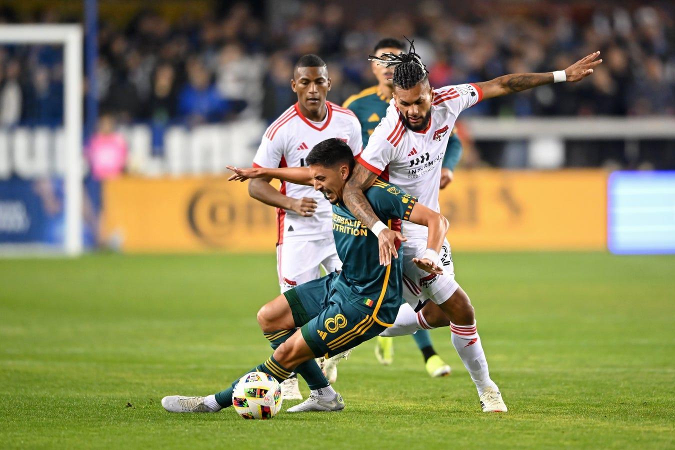 LA Galaxy Breeze to 3–1 Victory Over Earthquakes
