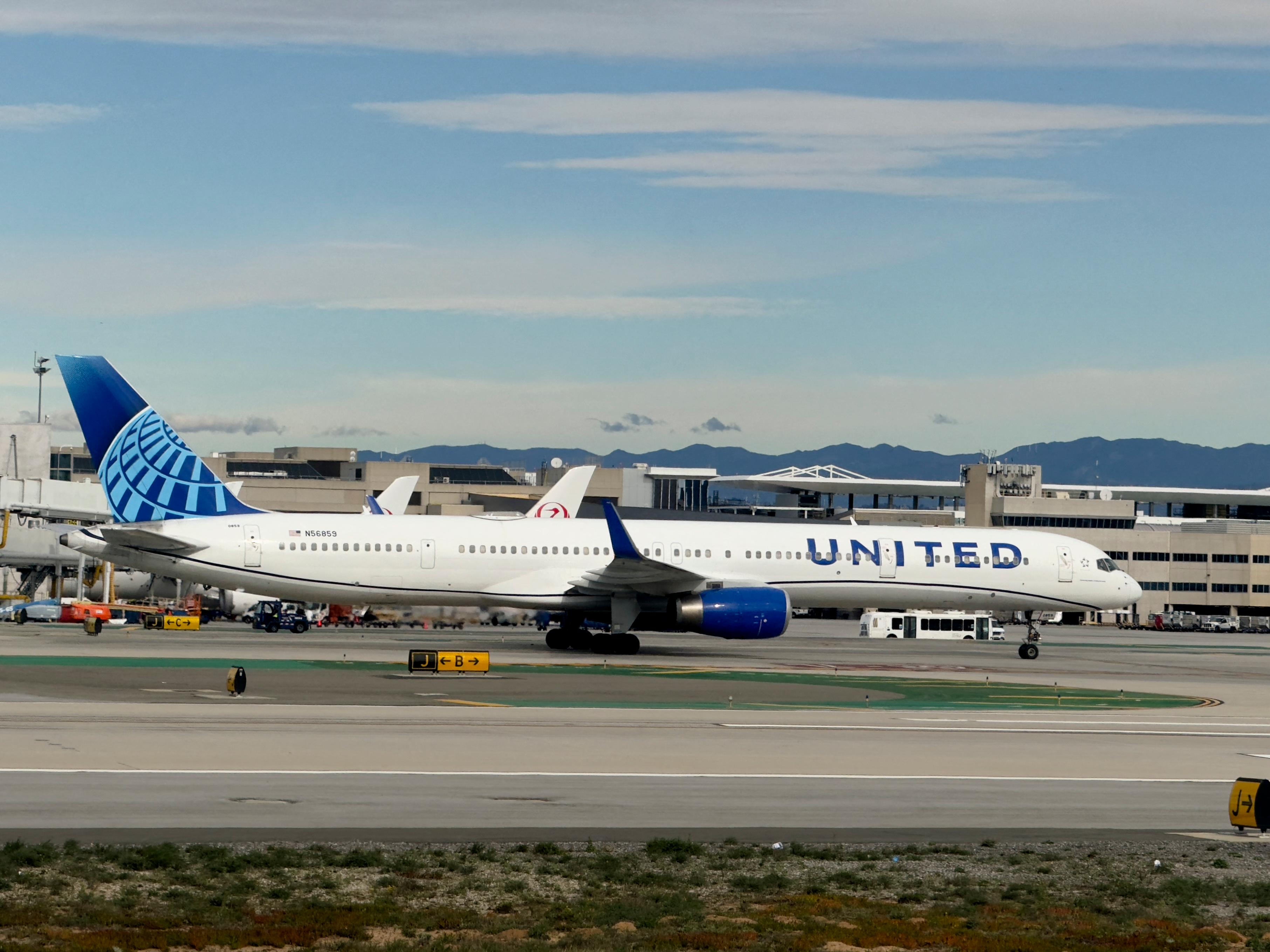 Global IT Outages Ground Flights at California Airports but Emergency Services Remain Online