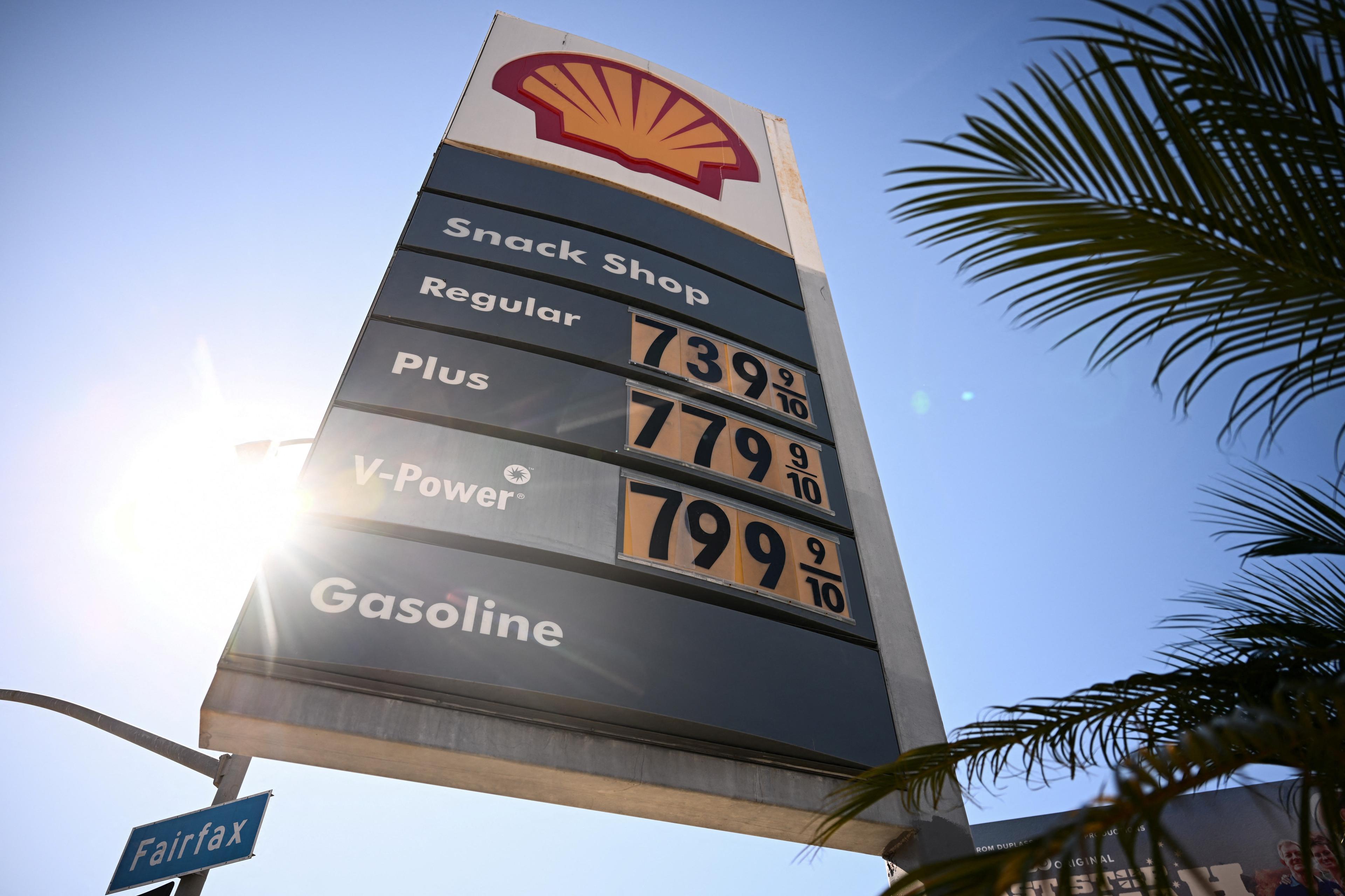 Average LA County Gas Price Drops; Orange County Price Rises Slightly