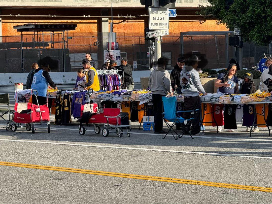 La Police Seize More Than $140,000 Worth Of Bogus Lakers Jerseys 