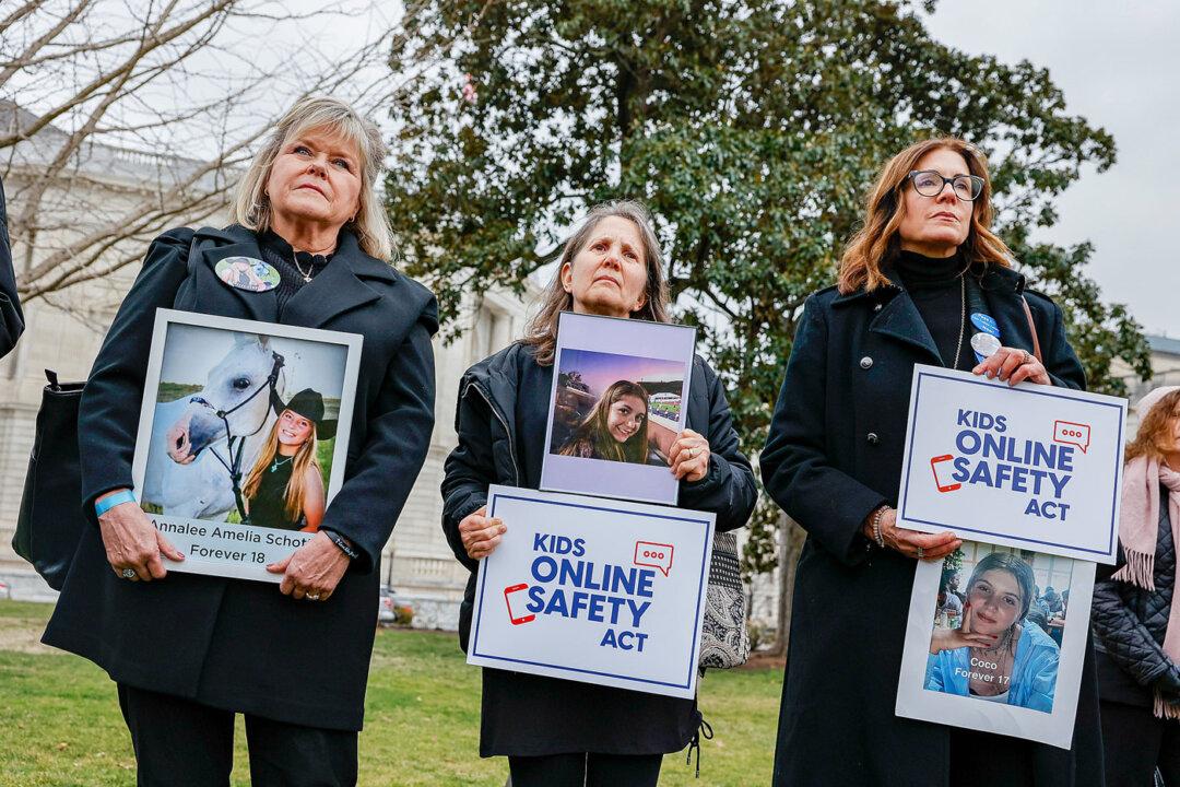 Lori Schott (L) holds her daughter Annalee's picture at a rally in Washington, D.C., on Jan. 31, 2024. (Jemal Countess/Getty Images)