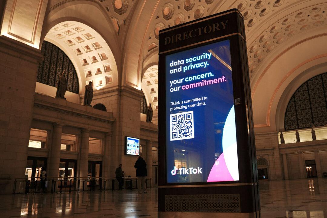 A TikTok advertisement at the Union Station train stop in Washington on March 31, 2023. (Madalina Vasiliu/The Epoch Times)