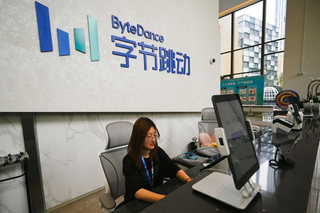 (Left) A receptionist works in the ByteDance office in Shanghai on June 27, 2023. (Right) A woman holds a phone displaying the TikTok app. (Pedro Pardo/AFP via Getty Images, Oleksii Pydsosonnii/The Epoch Times)