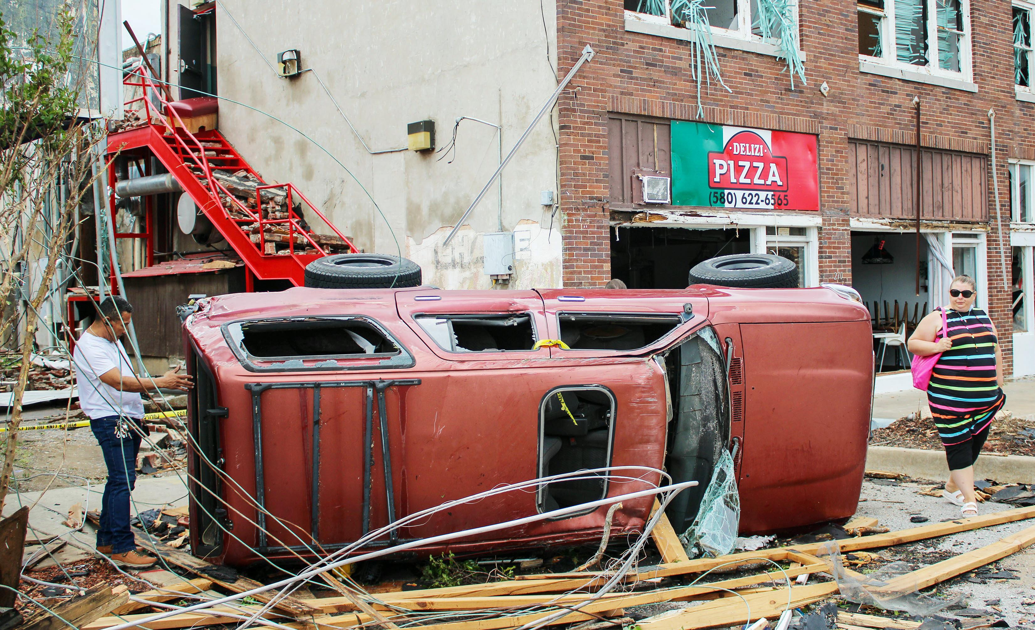 Tornadoes Devastate Oklahoma, Killing 4 and Injuring Dozens