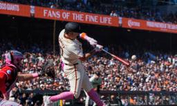 Schmitt’s 10th-inning double lifts injury-ravaged Giants past Reds