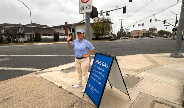 A Honda team member welcomes those who qualify  at the Mobil Burbank Gas & Mart station on North Glenoaks Boulevard on May 23, 2024. (Jill McLaughlin/The Epoch Times)