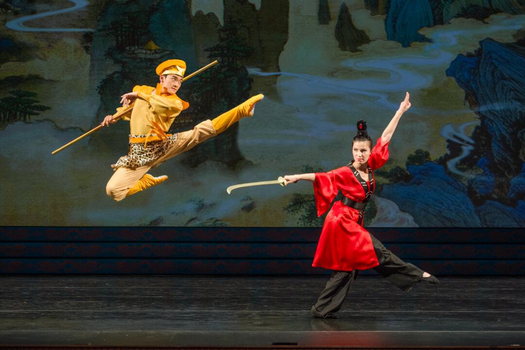 Shen Yun dancer William Li (L) performs on stage during a show. (Courtesy of Shen Yun Performing Arts)