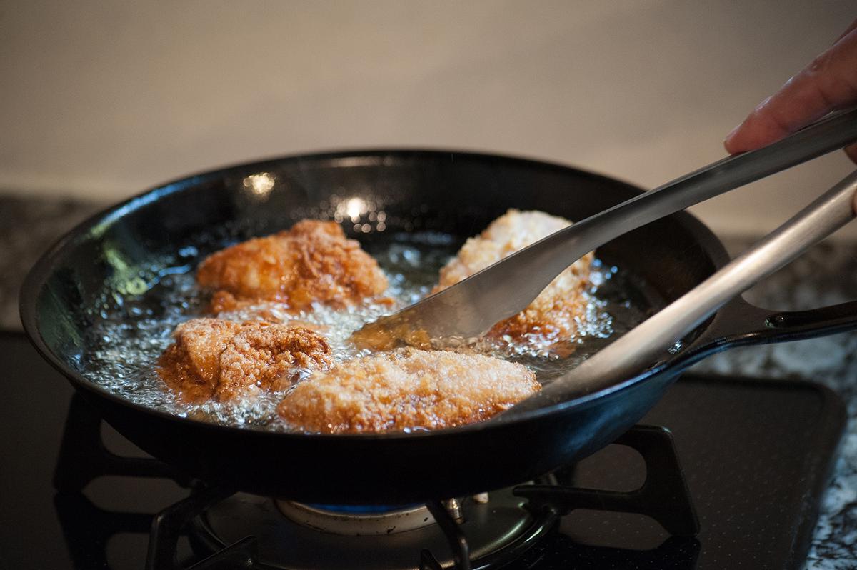 Be sure not to overcrowd the pan while frying. (moriyu/Getty Images)