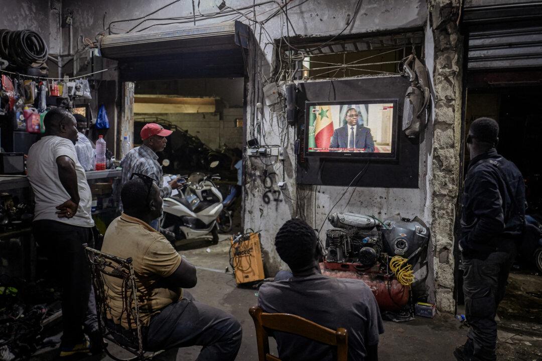 People watch a live broadcast of the International Criminal Court trial of former Ivorian President Laurent Gbagbo, in Abidjan, Ivaory Coast, on Jan. 28, 2016. (Sia Kambou/AFP via Getty Images)