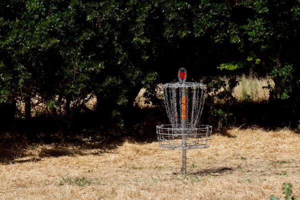 The 12th basket at the Chorley disc golf course in Sacramento on May 30, 2024. (Travis Gillmore/The Epoch Times)