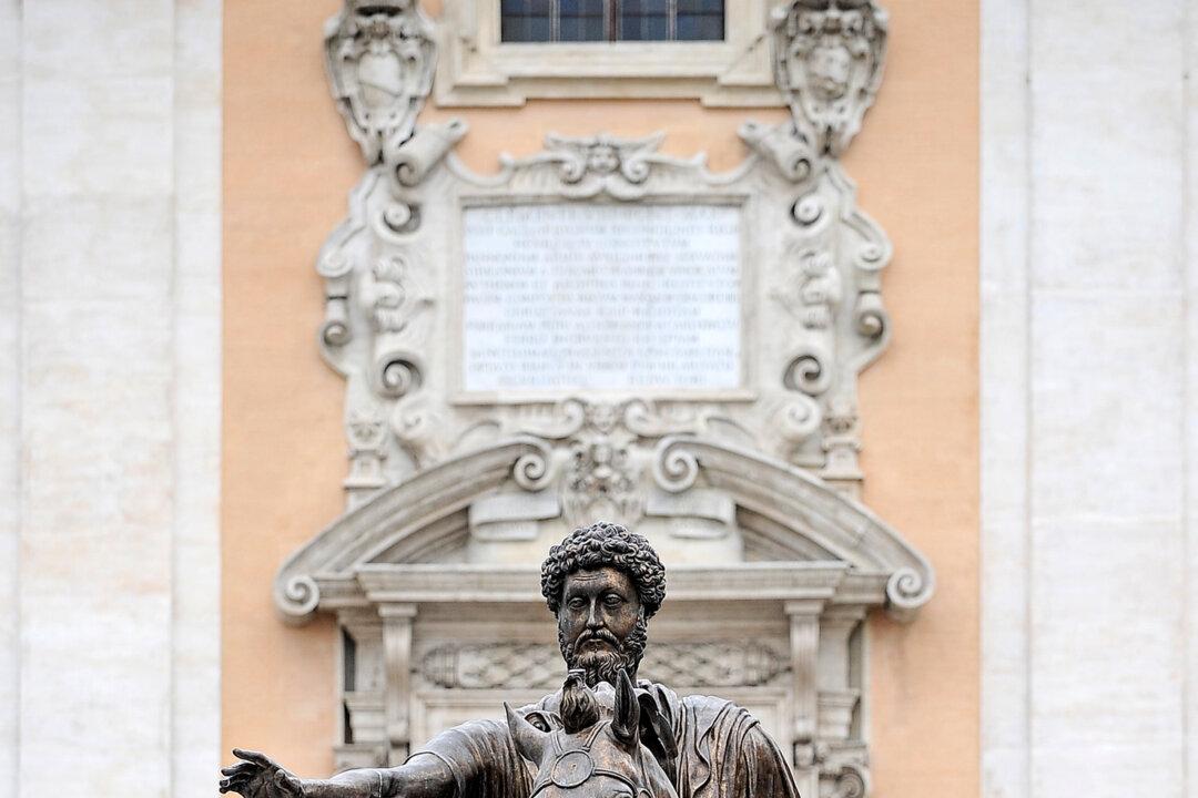 (Left) The equestrian statue of Roman emperor Marcus Aurelius stands on the Piazza del Campidoglio in Rome on Feb. 9, 2010. (Right) Roman emperor Antoninus Pius was succeeded by his adopted sons Marcus Aurelius and Lucius Verus. (Filippo Monteforte/AFP via Getty Images, Jean-Pol GRANDMONT/CC BY-SA 3.0)