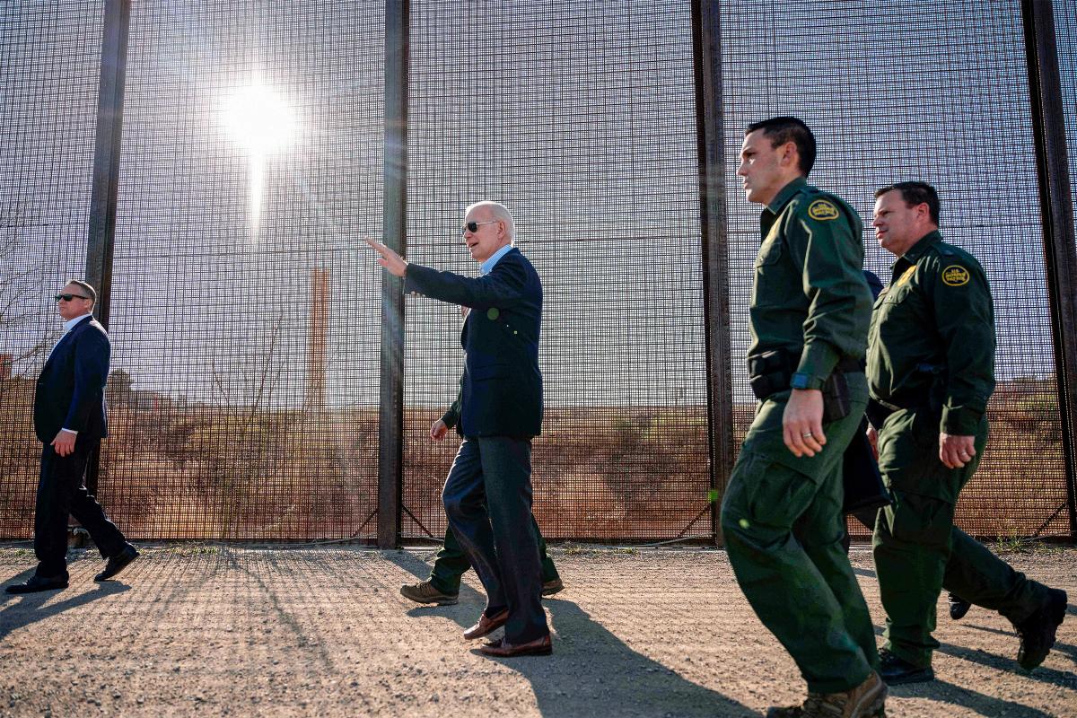 President Joe Biden walks along the U.S.–Mexico border fence in El Paso, Texas, on Jan. 8, 2023. President Biden on June 4 signed an executive order that would shut down asylum requests at the southern border once the average number of daily encounters exceeds 2,500 for seven days. (Jim Watson/AFP via Getty Images)