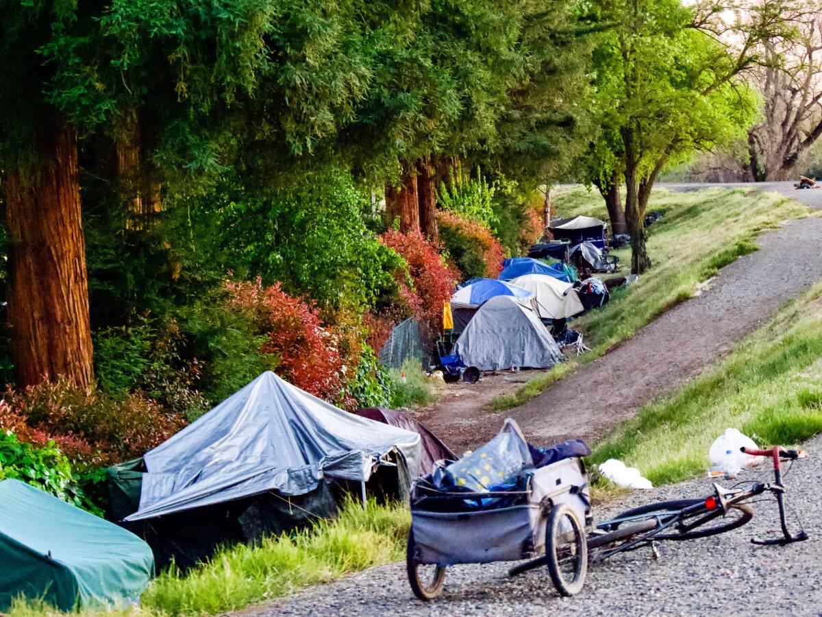 A homeless camp near Jibboom Street behind a motel in Sacramento, Calif., on April 8, 2024. (Travis Gillmore/The Epoch Times)