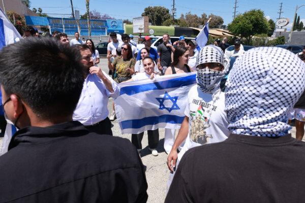 Pro-Israel and pro-Palestine protesters face each other outside the Adas Torah Orthodox Jewish synagogue in Los Angeles, June 23, 2024. (David Swanson/AFP via Getty Images)