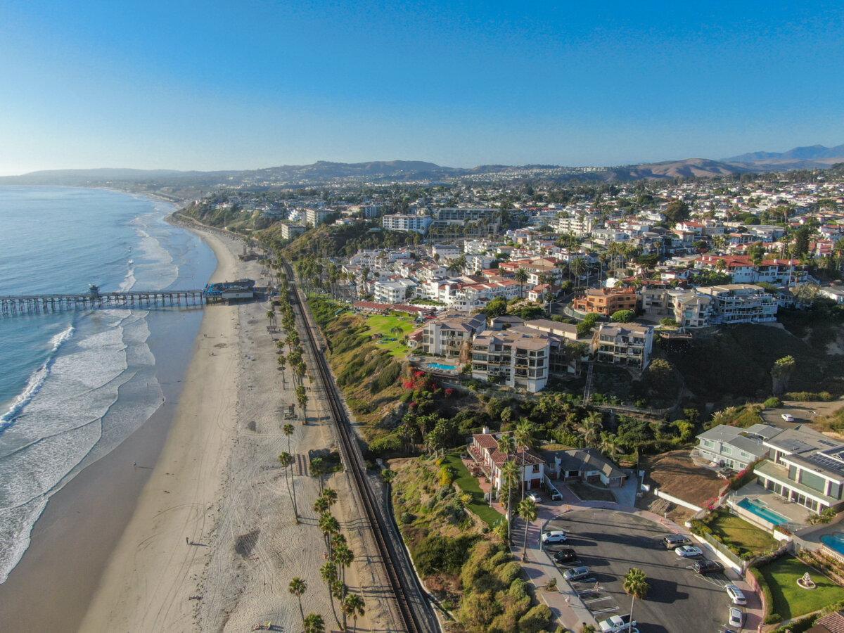 Aerial view of the coastline and beach town of San Clemente in Orange County, California. (Unwind/Shutterstock)