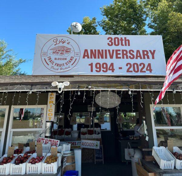 Lily’s Blossom Trail Fruit Stand in Sanger, Calif., on June 26, 2024. (Summer Lane/The Epoch Times)