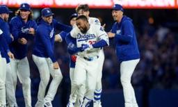 Three Straight Hits With Two Outs in Ninth Give Dodgers Comeback Win Over Diamondbacks