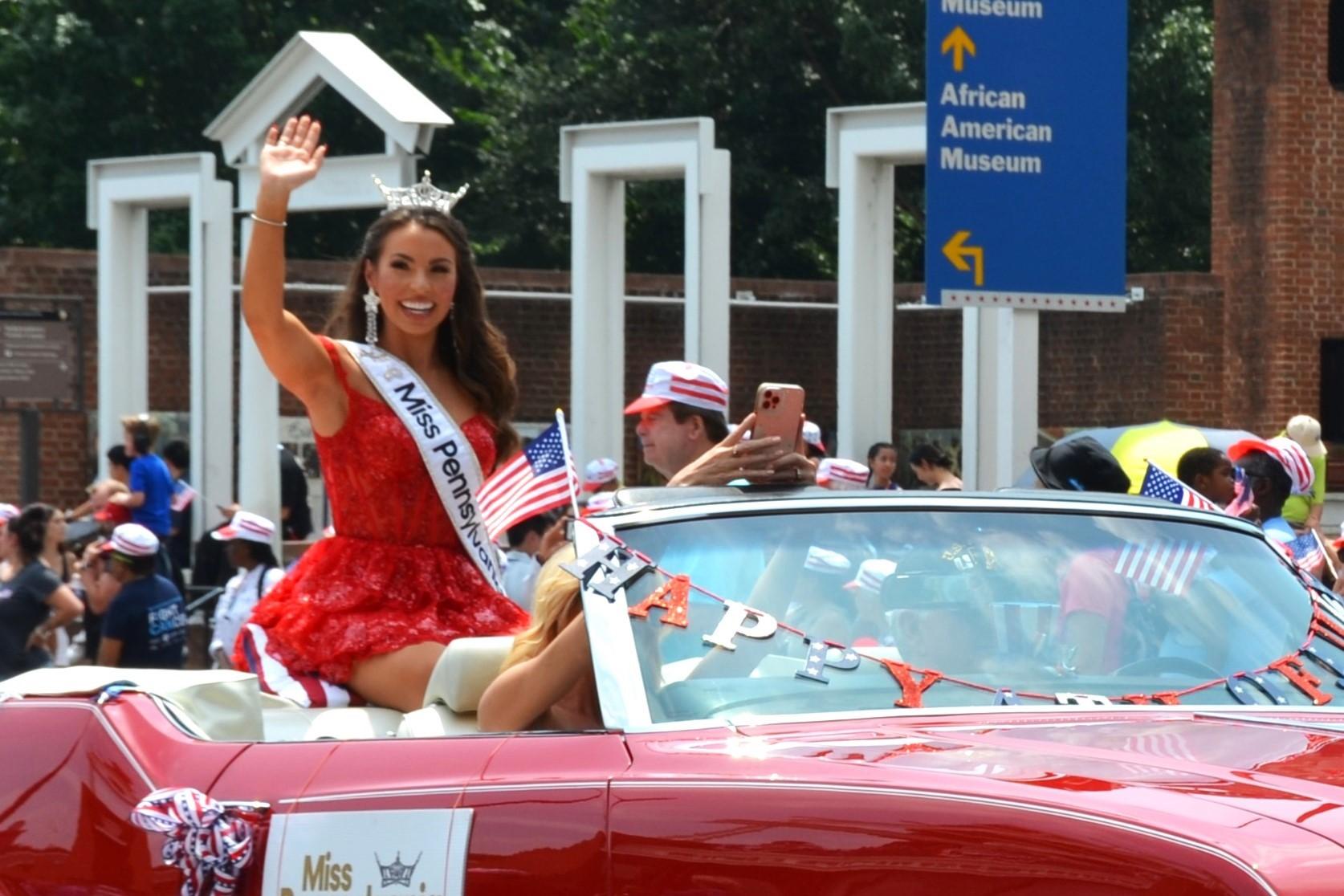 Paige Weinstein, Miss Pennsylvania 2024, attends Philadelphia’s Independence Day Parade on July 4, 2024. (Frank Liang/The Epoch Times)