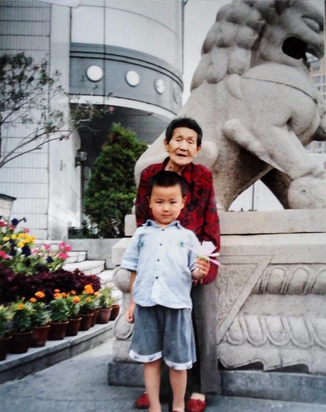 An undated photo of Li Hongxiang with his great grandmother in China. (Courtesy of Minghui.org)