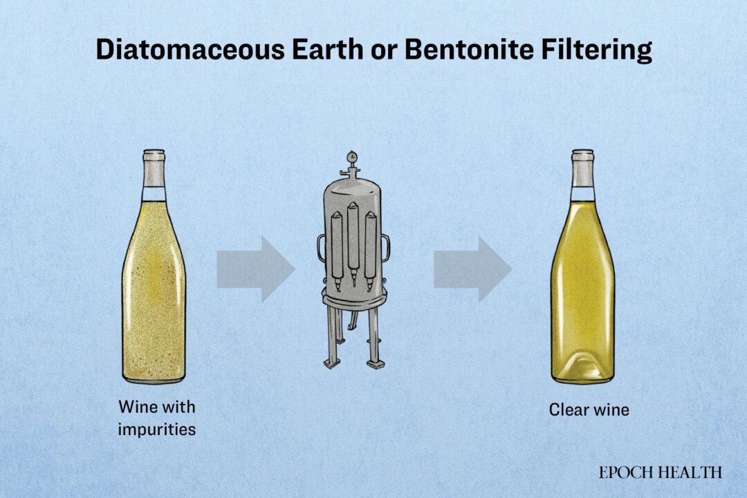 Diatomaceous earth and bentonite are commonly used to filter suspended particles from alcohol and beverages. (Illustration by The Epoch Times)