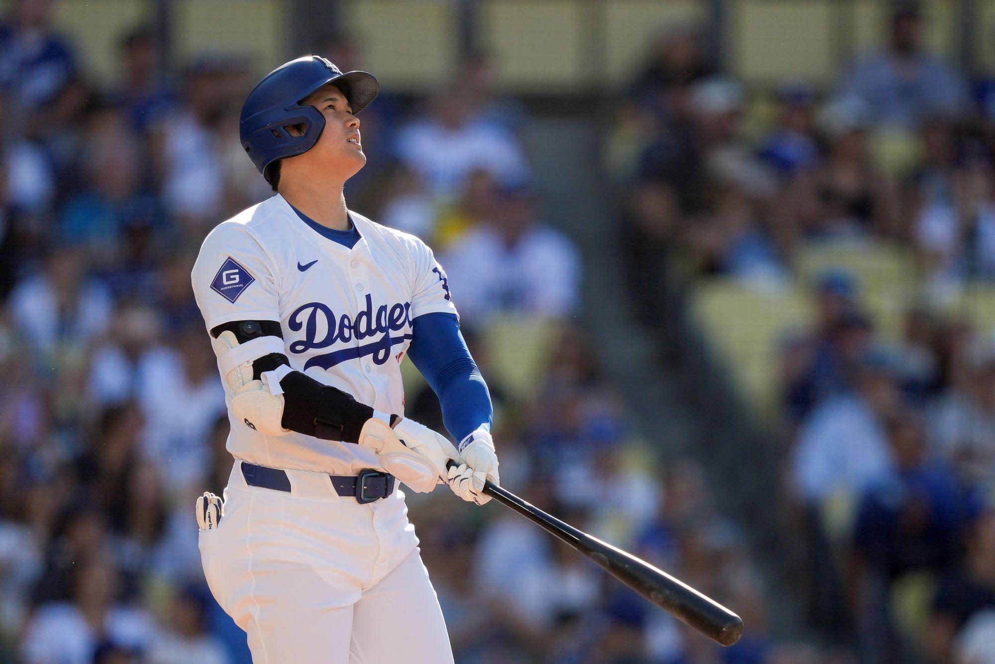 Ohtani hits 473-foot homer that clears bleachers at Dodger Stadium