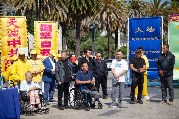 Guest speakers wait for their turn. (Lear Zhou/The Epoch Times)