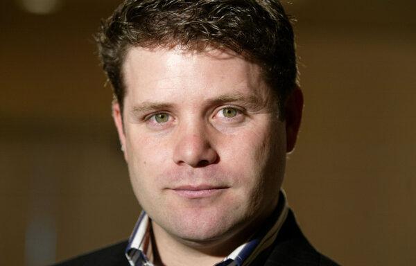 Actor Sean Astin poses for a portrait at the 2004 Producers Guild Awards Nominations in Los Angeles on Jan. 5, 2004. (Carlo Allegri/Getty Images)