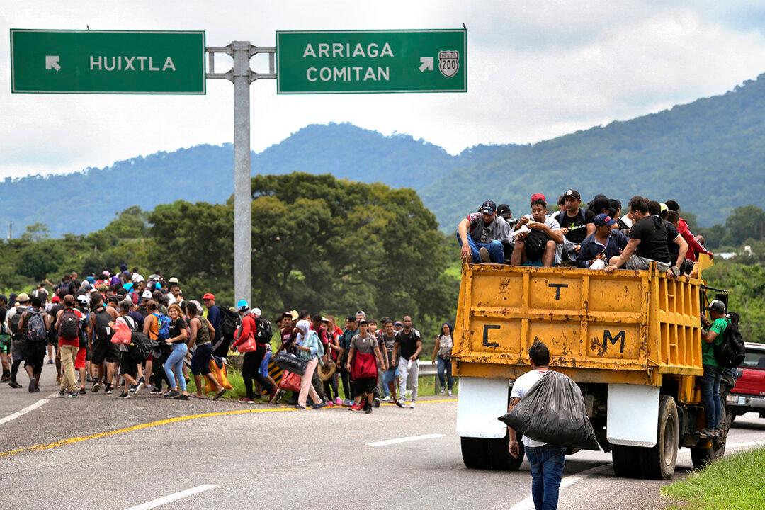 A caravan of migrants from Latin America heading to the U.S.–Mexico border arrive in Huixtla, Mexico, on June 7, 2022. (Isaac Guzman/AFP via Getty Images)