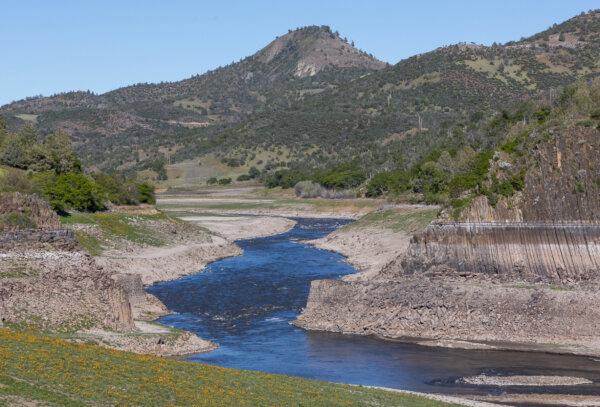 The free-flowing Klamath River meanders through the footprint of what was once Copco Lake outside Yreka, Calif., on May 8, 2024. (John Fredricks/The Epoch Times)