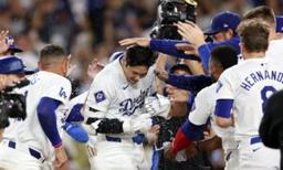 Shohei Ohtani Hits Walk-Off Grand Slam to Join 40-40 Club, Lift Dodgers Past Rays 7–3