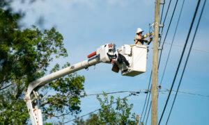 US Energy Says 20,000 New Linemen Needed for Rising Electricity Needs