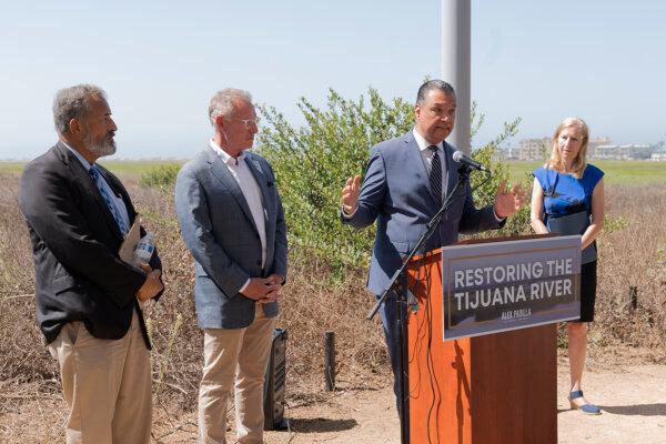 U.S. Sen. Alex Padilla (C) speaks at the Tijuana Estuary Visitor Center with Reps. Juan Vargas (far left) and Scott Peters, and Sally Spener of the International Boundary and Water Commission, in Imperial Beach, Calif., on Sept. 5, 2024. (Jane Yang/The Epoch Times)