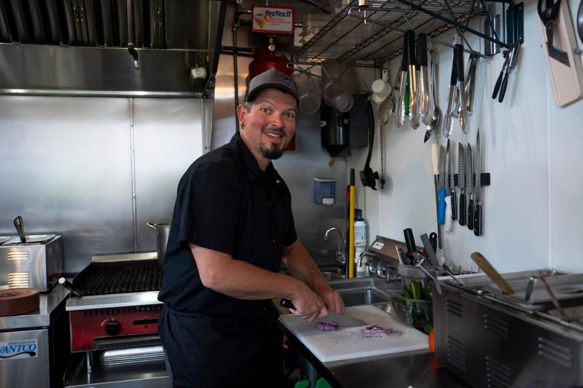 Zach Miller, 43, works at a food truck on a bar rooftop in Lancaster, Pa., on Sept. 5, 2024. (Madalina Vasiliu/The Epoch Times)