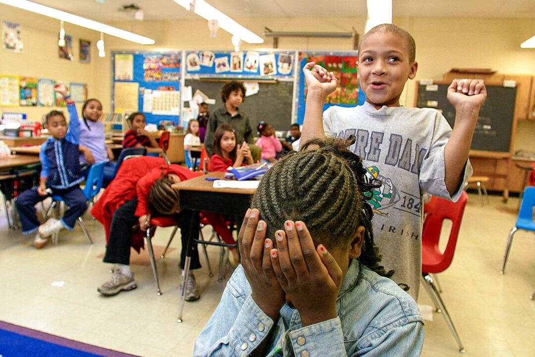 Students in a third grade class play a guessing game at Heather Hills Elementary School in Bowie, Md., on Oct. 17, 2002. (Robyn Beck/AFP via Getty Images)